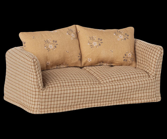 Couch, Mouse - Mable