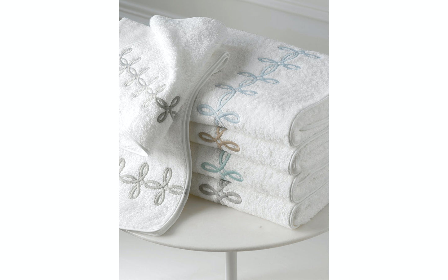 Gordian Knot Bath Towels Silver